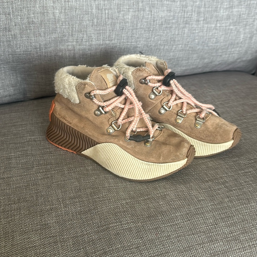 Girls SOREL Conquest Boots Size 1 Tan Brown